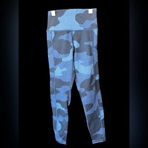 🆕 💙 NWOT OFFLINE by Aerie “The Hugger” Pocket Leggings in Blue Camo | Size S/P